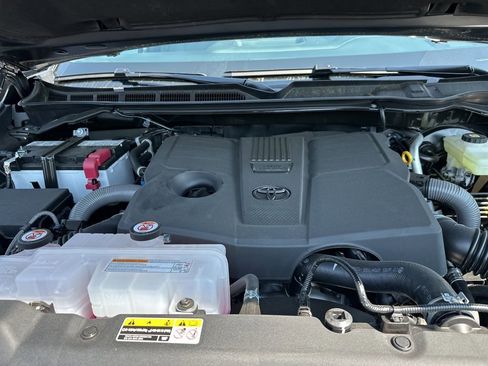 Used 2025 Toyota Tundra Limited image 34