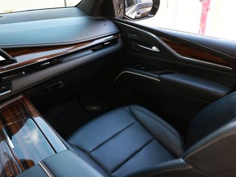 Used 2023 Cadillac Escalade ESV Luxury RWD image 27
