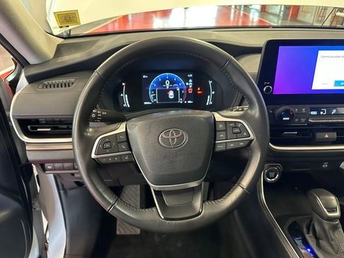 Certified 2025 Toyota Grand Highlander AWD image 19