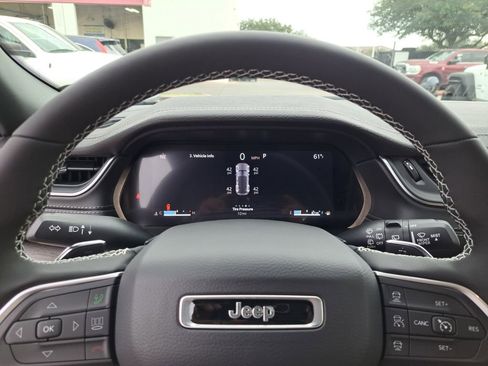 New 2025 Jeep Grand Cherokee Limited image 10