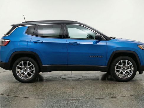 Used 2025 Jeep Compass Limited AWD/4WD image 11