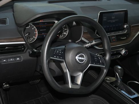 Used 2023 Nissan Altima 2.5 SV image 8