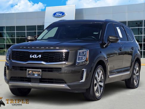 Used 2022 Kia Telluride EX w/ EX Premium Package FWD image 2