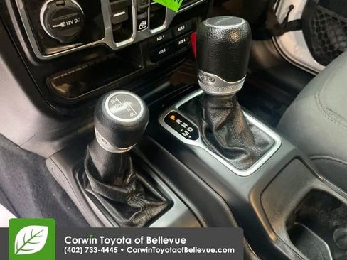 Used 2022 Jeep Gladiator Willys image 14