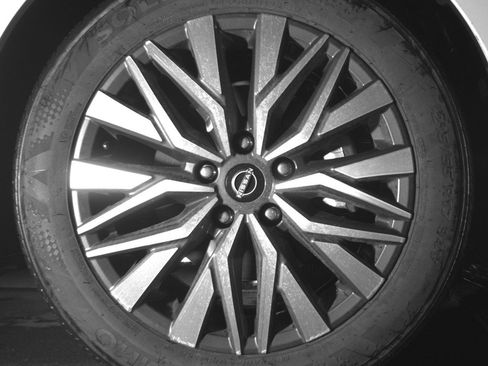 Used 2025 Nissan Altima 2.5 SV FWD image 13