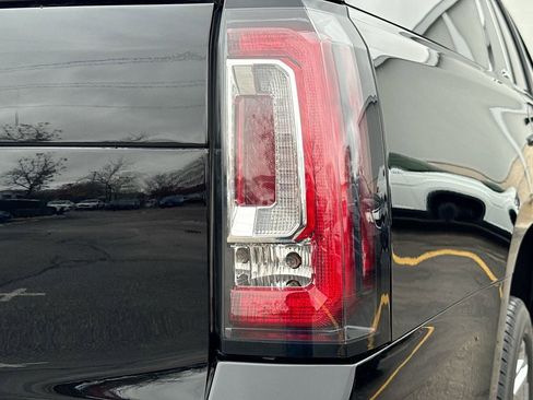 Used 2020 GMC Yukon XL SLT w/ Premium Edition image 35