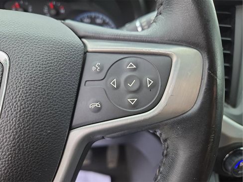 Used 2017 GMC Acadia SLE image 18