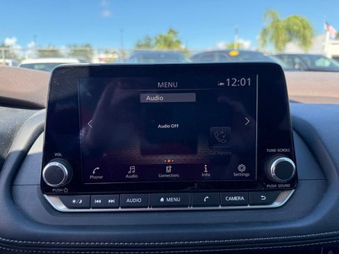 Used 2023 Nissan Rogue SL FWD image 12