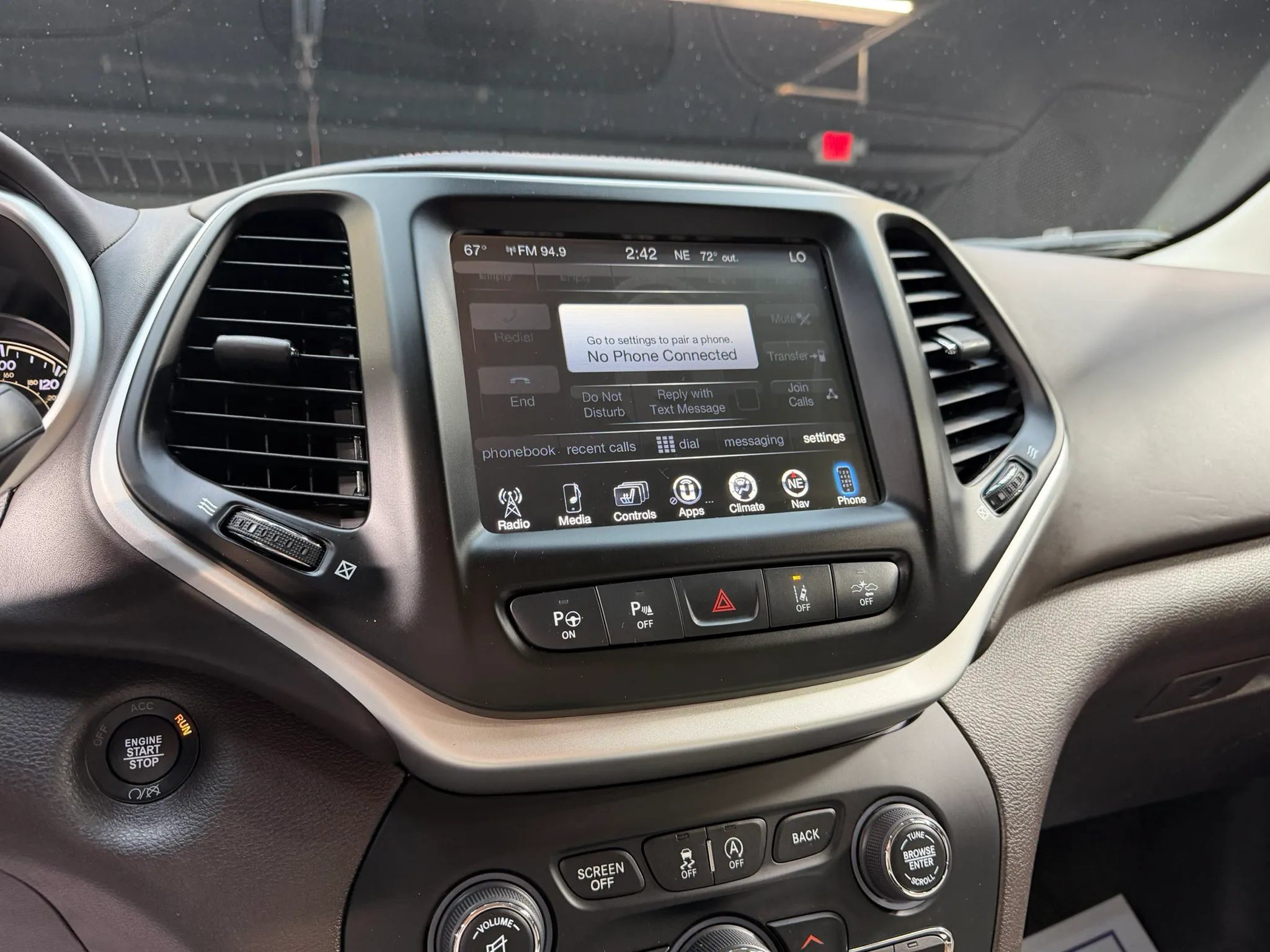 Used 2017 Jeep Cherokee Overland w/ Technology Group AWD/4WD image 15