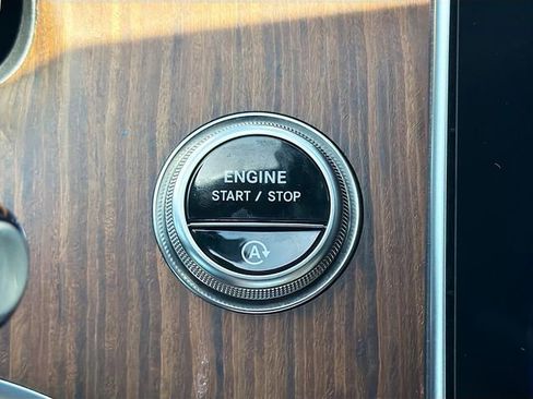 Used 2025 Mercedes-Benz C 300 4MATIC Sedan image 36