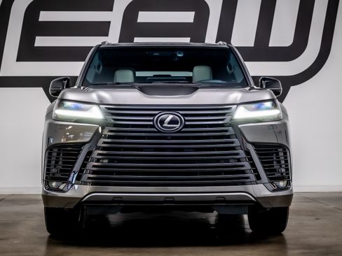 Used 2024 Lexus LX 600 4WD w/ Appearance Package image 3