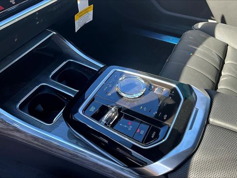 New 2025 BMW i7 xDrive60 w/ Premium Package image 11