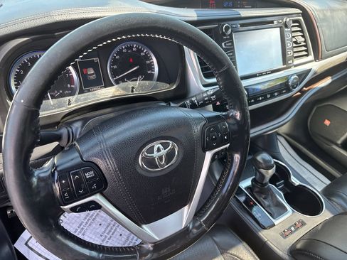 Used 2017 Toyota Highlander Limited Platinum AWD/4WD image 28