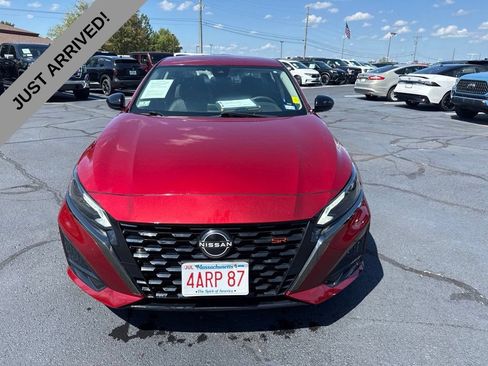 Used 2023 Nissan Altima 2.5 SR FWD image 2