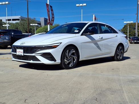 Used 2025 Hyundai Elantra Sport image 1