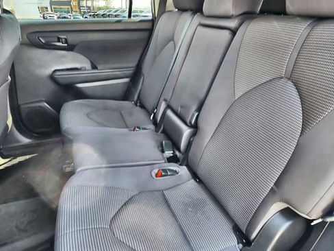 Used 2022 Toyota Highlander LE image 20