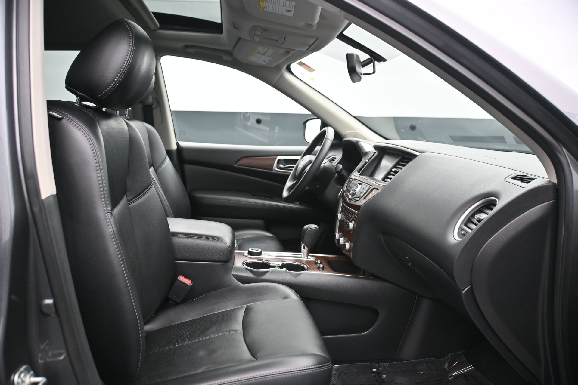 Used 2019 Nissan Pathfinder Platinum AWD/4WD image 13