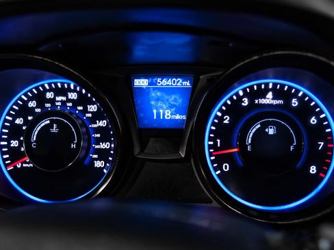 Used 2013 Hyundai Genesis 3.8 RWD image 19