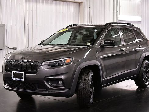 Used 2022 Jeep Cherokee Latitude AWD/4WD image 3