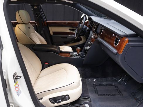 Used 2017 Bentley Mulsanne RWD image 64