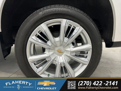 Used 2024 Chevrolet Silverado 1500 High Country w/ High Country Premium Package AWD/4WD image 19
