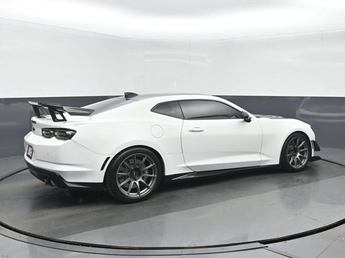 Used 2019 Chevrolet Camaro ZL1 RWD image 3