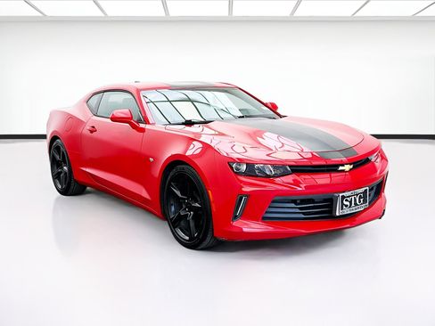 Used 2018 Chevrolet Camaro LT image 3