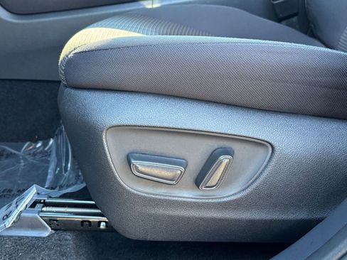 Used 2025 Toyota Highlander LE image 23