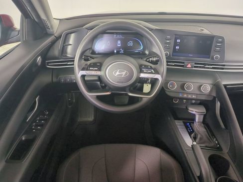 Used 2024 Hyundai Elantra SE FWD image 17