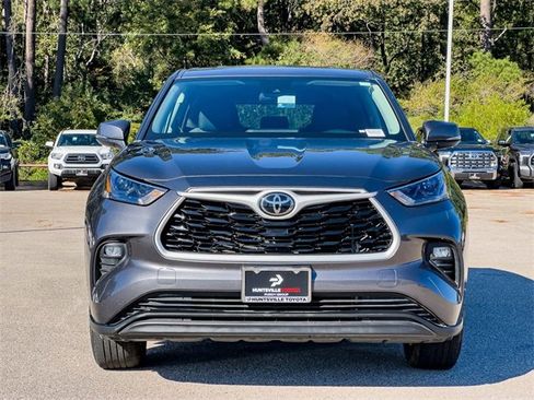 Used 2024 Toyota Highlander LE image 3