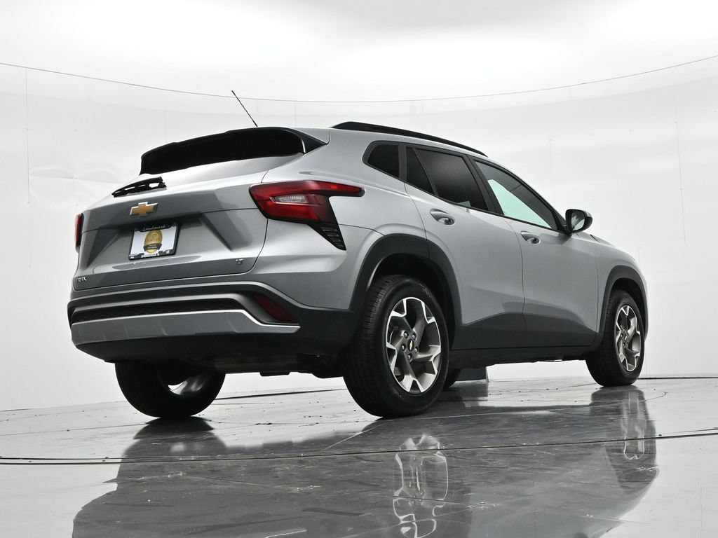 Used 2025 Chevrolet Trax LT FWD image 21