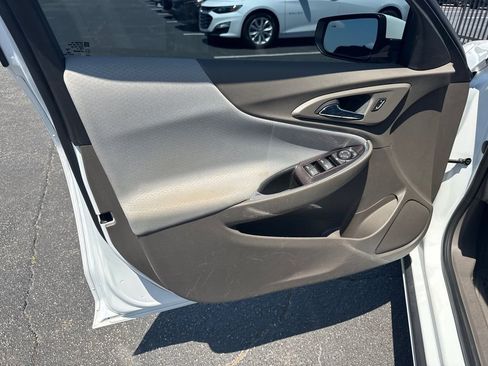 Used 2022 Chevrolet Malibu LT image 11