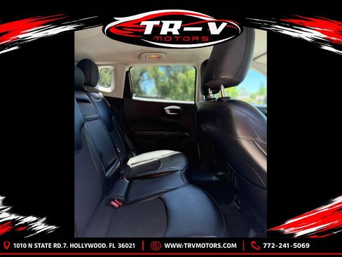Used 2019 Jeep Compass Latitude AWD/4WD image 12