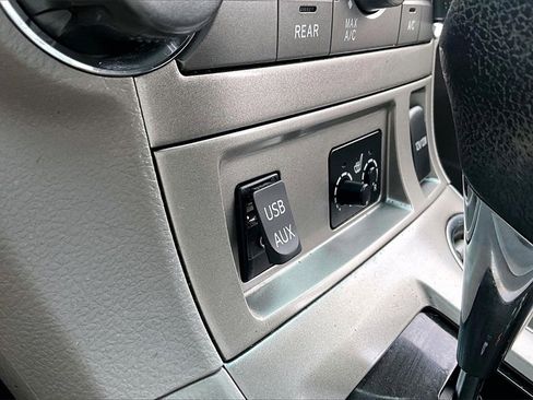 Used 2012 Toyota Highlander SE image 16