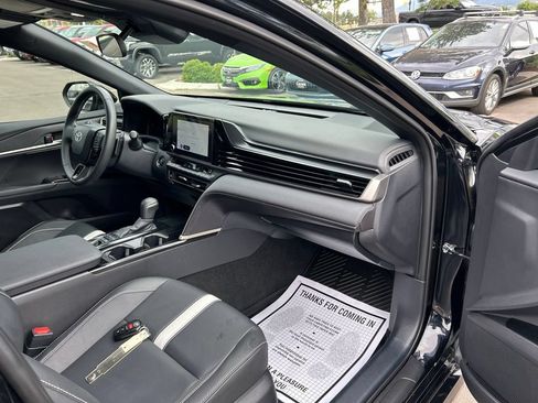 Used 2025 Toyota Camry SE AWD/4WD image 10