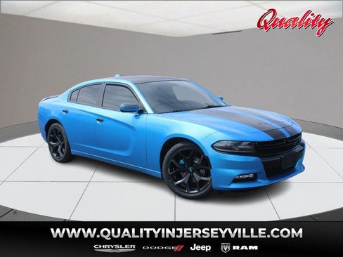 Used 2015 Dodge Charger SXT image 1
