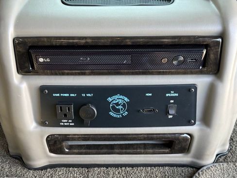 Used 2020 GMC Savana 2500 Extended w/ Enhanced Convenience Package image 42