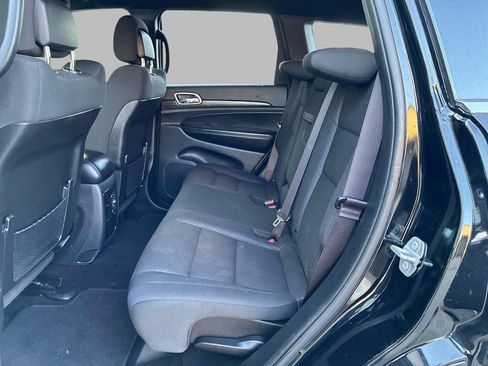 Used 2020 Jeep Grand Cherokee Laredo AWD/4WD image 15