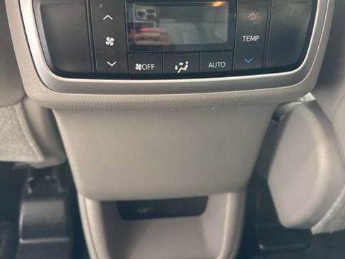 Used 2017 Toyota Highlander XLE FWD image 22