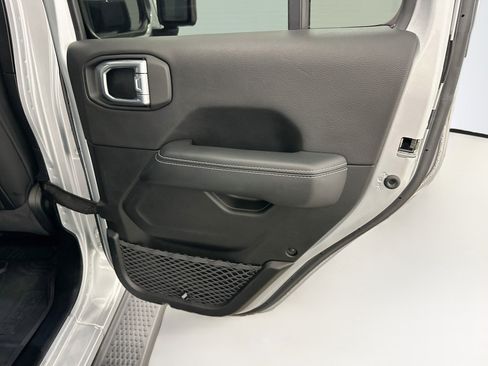 Used 2023 Jeep Wrangler Unlimited Sahara AWD/4WD image 31
