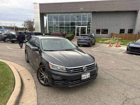 Used 2018 Volkswagen Passat 2.0T S image 2