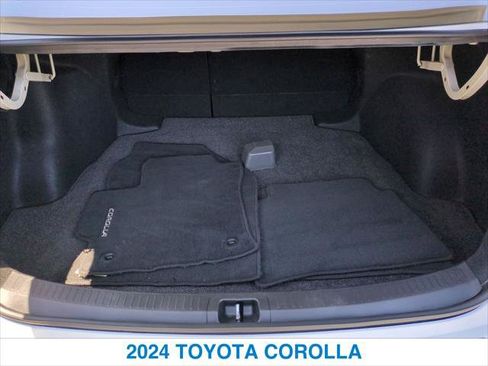 Used 2024 Toyota Corolla SE w/ SE Convenience Package FWD image 23