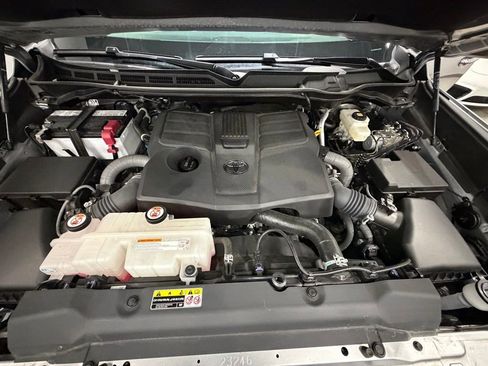 Used 2024 Toyota Tundra Limited AWD/4WD image 44