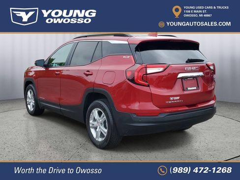 Used 2024 GMC Terrain SLE w/ Driver Convenience Package FWD image 4