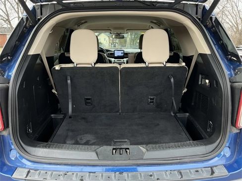 Used 2020 Ford Explorer XLT w/ Equipment Group 202A image 11
