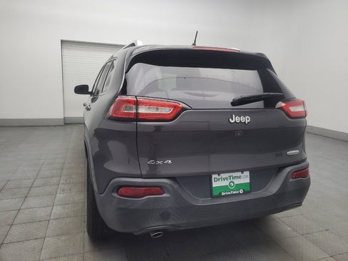 Used 2015 Jeep Cherokee Latitude AWD/4WD image 6