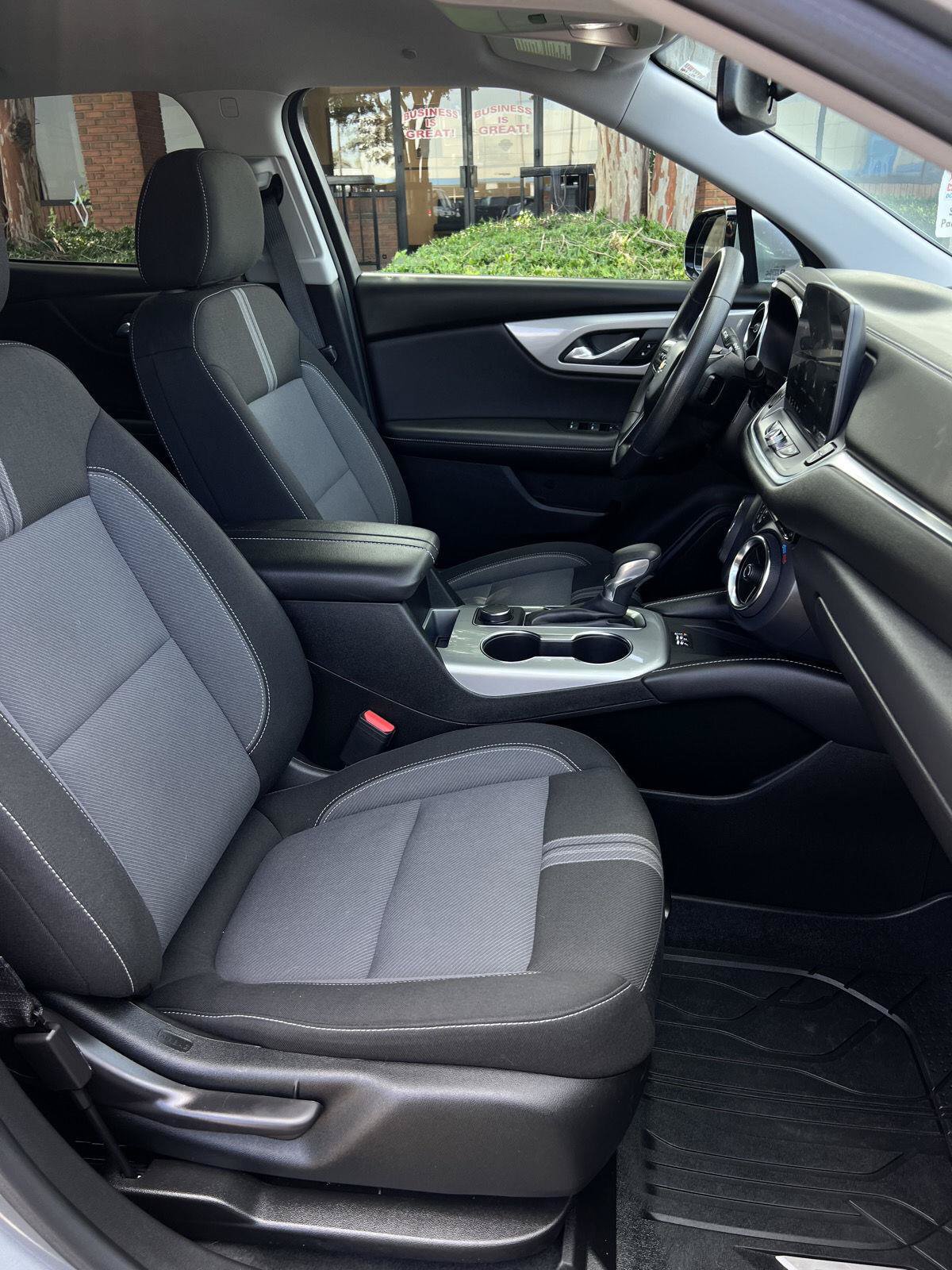 Used 2024 Chevrolet Blazer LT w/ Convenience Package FWD image 23