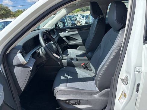 Used 2026 Volkswagen Tiguan SE AWD/4WD image 28