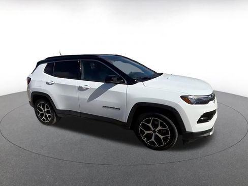 Used 2025 Jeep Compass Limited image 2