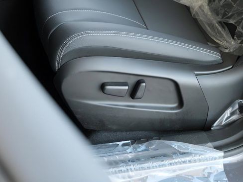 New 2025 VinFast VF 8 Eco AWD/4WD image 11